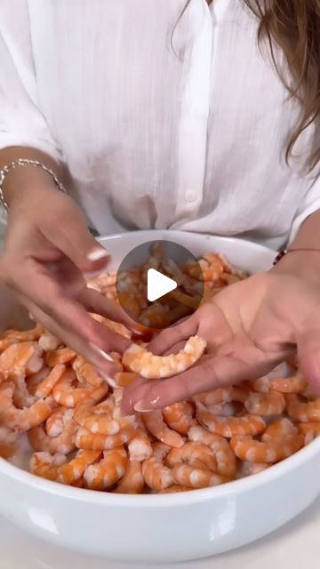 Jenny Martinez on Instagram: "5 must do’s to cook perfect shrimp!!  My dad secrets passed down to all you!! He was known in Mexico to make really good cócteles!! And my dad always says you need to follow these important steps to not have mushy shrimp. Cooking the shirmp in its shell is the best way to preserve its flavor. Liste lo to rest to impress your family and friends!!! Listo and Enjoy!!!  #shrimp #lent #season #howto #must #secret #cooking" How To Prepare Cooked Shrimp, Yum Yum Shrimp Recipe, Shrimp Recipe Videos, Leftover Cooked Shrimp Recipes, Cooked Shrimp Recipes Frozen, Fish Casseroles, Cooking Raw Shrimp, Shrimp Cooking, Fish Casserole