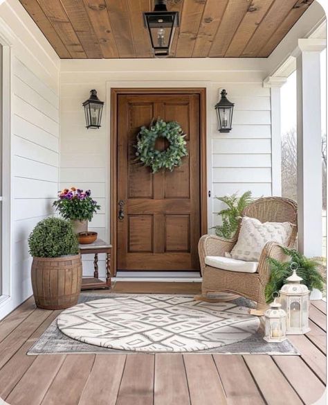 Small Porch Ideas, Front Porch Design, Decor Steals, Lantern Set, Small Front Porches, Coastal Bedrooms, Small Porches, Casa Exterior, Berry Wreath