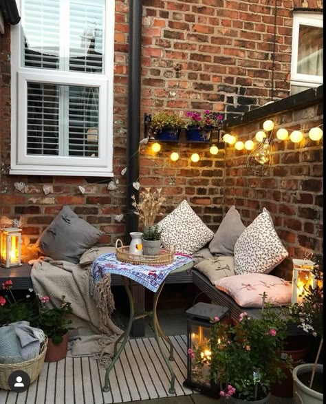 Terraced House Garden, Victorian Terrace Garden, Terrace Interior, Garden Picture, Small Courtyard Gardens, Small Terrace, Courtyard Gardens Design, Small Patio Garden, Small Courtyards