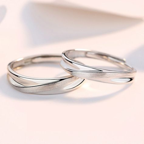 Mobius Wedding Band, Numbers Roman, Cute Promise Rings, Couple Bands, Couple Ring Design, Roman Numbers, Couples Ring, Promise Rings For Guys, Rings Women