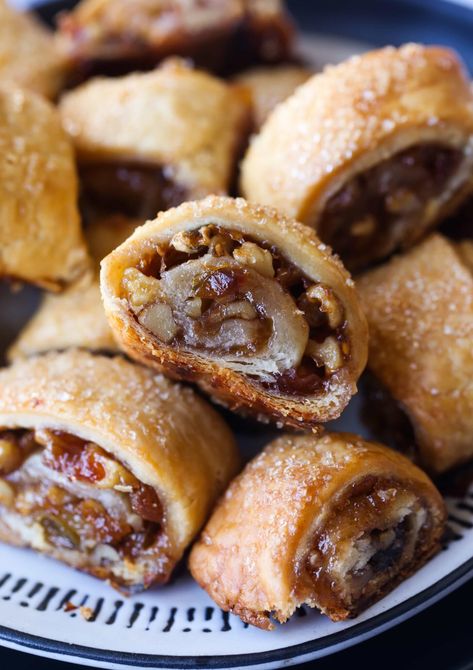 Easy Pastry Desserts, Chocolate Rugelach, Rugelach Cookies, Rugelach Recipe, Cream Cheese Pastry, Cheese Pastry, Interesting Recipes, Pear Recipes, Pastry Desserts