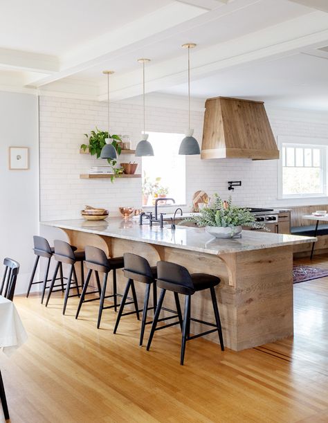 This Century Home Mixes West Coast Style With Rustic Charm - House & Home Coin Banquette, Kitchen Credenza, Kitchen Vent Hood, Renovated Kitchen, Kitchen Vent, Kitchen Post, Vent Hood, Kitchen Farmhouse, Kitchen Trends