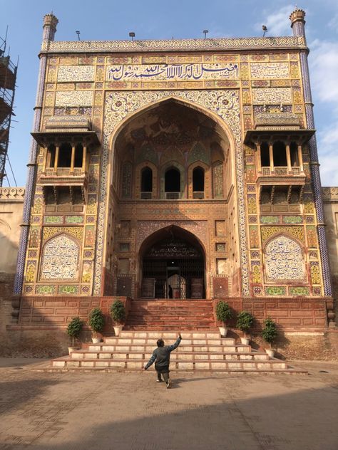 Wazir Khan Mosque, Arabic Decor, Oil Painting Background, Mosque Art, Painting Background, Indian Architecture, Islamic Architecture, Traditional Art, Oil Painting