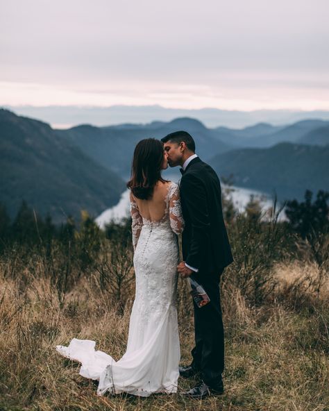 Villa Eyrie Wedding, West Coast Wedding, Victoria Wedding, The Kiss, Coast Wedding, Adventure Wedding, Island Weddings, Vow Renewal, Vancouver Island