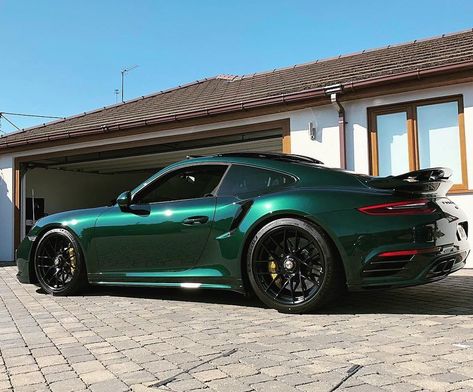 Jet Green Metallic | Porsche Colors Forest Green Porsche, Dark Green Porsche, Porsche Painting, Green Porsche, Porsche Suv, Porsche Macan Turbo, Porsche Colors, Car Paint Colors, Mg Cars