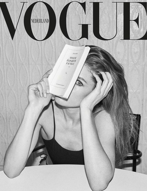 Plakat Design Inspiration, Vogue Netherlands, Vintage Vogue Covers, Vogue Photography, Vogue Vintage, Black And White Photo Wall, Vogue Magazine Covers, Photographie Portrait Inspiration, Fashion Magazine Cover