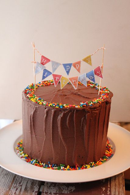 Chocolate Birthday Cake Easy, Easy Birthday Cake Ideas Chocolate, Easy Chocolate Birthday Cake Decoration, Diy Chocolate Birthday Cake, Homemade Chocolate Cake Decorations, Chocolate Birthday Cake Simple, 1st Birthday Chocolate Cake, Chocolate Cake Birthday Decoration, Simple Birthday Cake For Boys