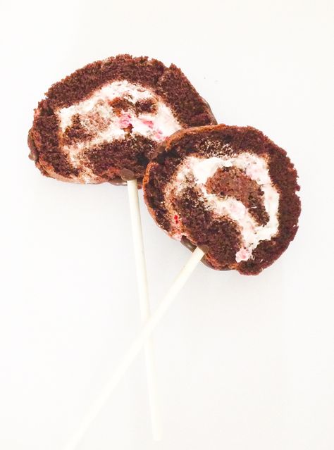 Swiss Roll Cake Pops - learn how to make a Swiss Roll Cake from scratch then turn them into cake pops! #CakePops #CakePopTutorial #SwissRoll #ChocolateDessert #DessertsForKids #PartyDesserts Cake Pops Tutorial, Cake Pop Tutorial, Swiss Rolls, Swiss Roll Cake, Cake From Scratch, Cake Rolls, Fall Baking Recipes, Dessert For Two, Fun Deserts