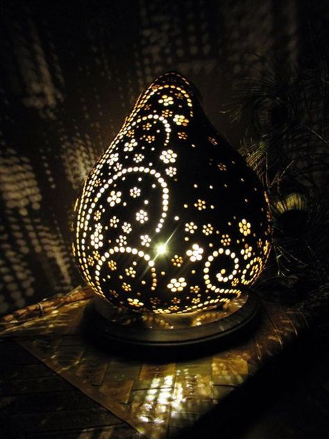 40 Amazing Art Inspired Gourd Lamps - Bored Art Gourds Diy, Bored Art, Decorative Gourds, Gourd Lamp, Gourds Crafts, Painted Gourds, Decorative Table Lamps, Art Carved, Gourd Art