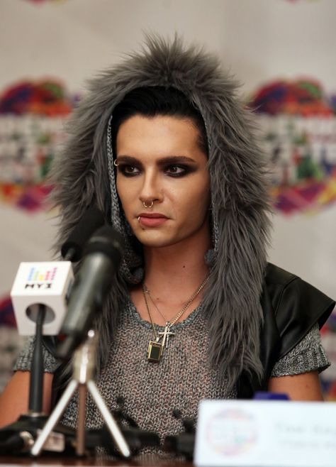 Bill Kaulitz Girlfriend, Tokyo Hotel, Custom Birthday Cakes, Animal Images, Emo Boy, Tokyo Hotels, Bill Kaulitz, Tom Kaulitz, Tokio Hotel