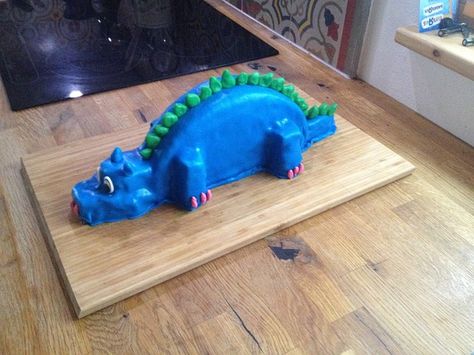 Dinosaurier Torte - einfach und lecker Jurassic Park Birthday Party, Jurassic Park Birthday, Dino Party, Kids Cake, Food And Drink, Cooking Recipes, Mac, Birthday Party, Butter