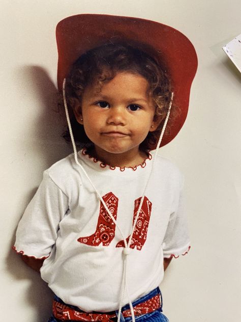 Zendaya on Twitter: "I’m incredibly grateful for all the beautiful birthday wishes I received yesterday, feeling very very special, so thank y’all ♥️ Here’s to 24… https://t.co/6Kahs6xnBY" Beautiful Birthday Wishes, Beautiful Birthday, Birthday Wishes, Birthday, Red, Instagram