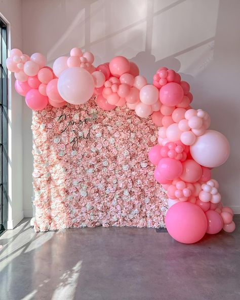 Celebrate the journey of your special graduate with a stunning balloon setup! 🎓✨ From the chic white lit-up block numbers of 2024 to the vibrant pink-toned balloon garland surrounding them, and our beautiful flower wall adorned with matching balloons, every detail celebrates their journey and achievement. Congratulations, graduate! 🎉 Pink Garland Balloon, Flower Wall With Balloons, Pink And White Balloon Arch, Block Numbers, Pink Balloon Garland, Balloon Arch Decorations, Balloons Decor, Beautiful Balloons, Pink Quince