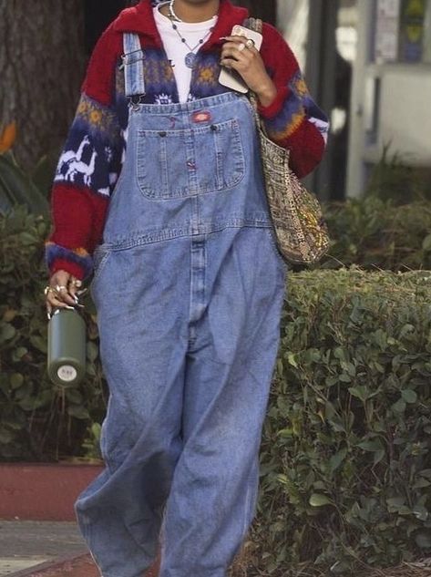 Docs And Overalls, Midsize Dungarees Outfit, Dungaree Winter Outfit, Overalls Sweatshirt Outfit, Dungarees Winter Outfits, Oversized Overalls Outfit Fall, Overalls Outfit Sweater, Layered Overalls Outfit, Overalls Outfit With Sweater