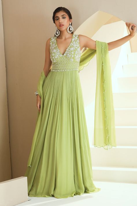 Shop for these amazing collections of Green Anarkali Chiffon With Satin Lining Hand Embroidered Dupatta For Women by Seema Thukral online at Aza Fashions. Sleeveless Anarkali, Anarkali With Dupatta, Green Anarkali, Trendy Outfits Indian, Embroidered Anarkali, Green Embroidery, Indian Dresses Traditional, Traditional Indian Outfits, Stylish Party Dresses