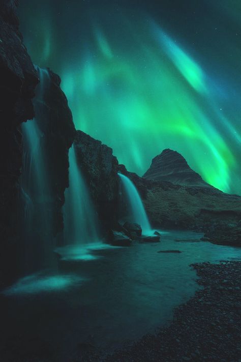 Iceland Wallpaper, Northern Lights Wallpaper, Aurora Lights, Instagram Landscape, Northern Lights (aurora Borealis), Aurora Borealis Northern Lights, Landscape Beautiful, The Aurora, Iceland Travel