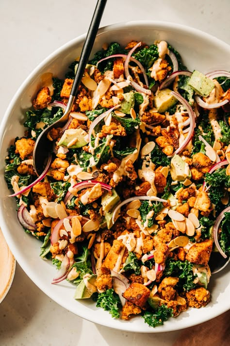 Kale Power Salad with Spicy Almond Dressing Summer Kale Salad, Kale Power Salad, Kale Salad Vegan, Kale Salads, Spicy Almonds, Salad Kale, Fried Broccoli, Power Salad, Resep Salad