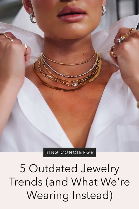 Upcoming Jewelry Trends, Gold Necklace Trend 2023, Womens Jewelry Trends 2023, 2022 Jewelry Trends Women, 2023 Jewelry Trends Diy, New Trend Jewelry 2023, How To Pair Jewelry With An Outfit, Fine Jewellery Trends 2023, Trends Jewelry 2023