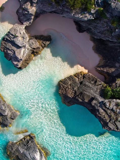 The 20 Most Beautiful Beaches in the World Horseshoe Bay Bermuda, 숲 사진, Water Stone, Travel Photography Ideas, Horseshoe Bay, Beaches In The World, Pink Sand, Most Beautiful Beaches, Island Beach