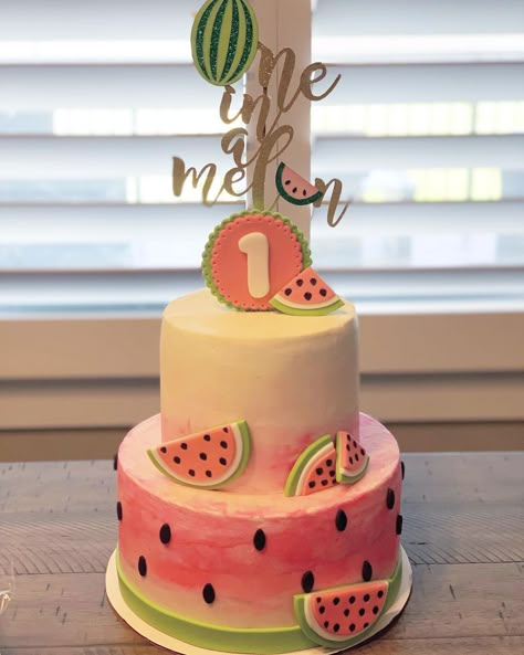 https://www.instagram.com/p/CDuBcFnHq9h/?igshid=MGNmYzVhMTQ= Watermelon Theme Cake Birthday, One In A Melon Birthday Cake, One In A Melon Smash Cake, One In A Melon First Birthday Cake, Watermelon Cake Design, Watermelon Smash Cake, Watermelon Birthday Cake, One In A Melon Cake, Watermelon Birthday Party Theme