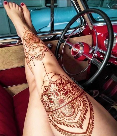 henna designs henna henna tattoo henna tattoos henna design henna brows henna tattoo designs henna hand hennas henna freckles henna sobrancelha Mehndi Modern, Full Body Henna, Henna Leg Tattoo, Thigh Henna, Leg Henna Designs, Indian Henna Designs, Cute Henna Tattoos, Hand Mehndi Designs, Leg Henna