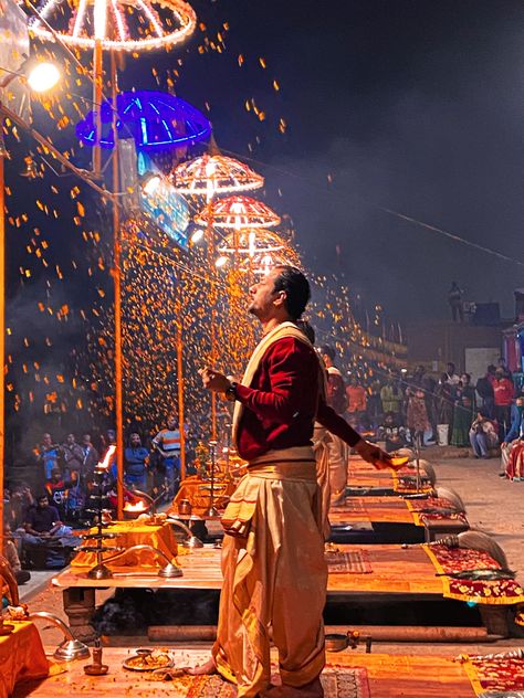 Religious Places In India, Vanarasi India Aesthetic, Sanatan Aesthetic, Study Vision Board, Moye Moye, Varanasi Photography Beautiful, Varanasi Photography, Divine Aesthetic, Bts V Girlfriend