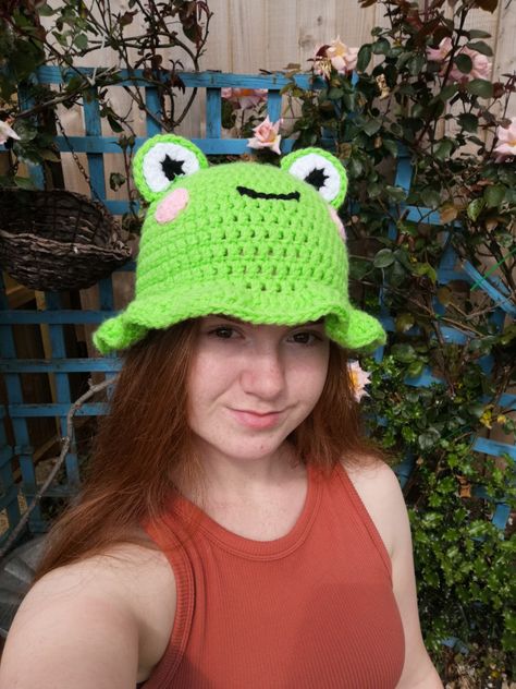 Froggy Bucket Hat, Crochet Froggy, Crochet Bob, Crochet Slippers Free Pattern, Crochet Stitches Guide, Stylish Crochet, Crochet Cow, Crochet Beanie Pattern, Bag Designs