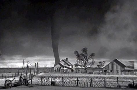 9:00 AM | "Wizard of Oz" tornado scene remains a classic — Perspecta Weather Wizard Of Oz Tornado, Wizard Of Oz Pictures, Mammatus Clouds, Wizard Of Oz Movie, Wizard Of Oz 1939, Witch Of The West, Flying Monkeys, The Wonderful Wizard Of Oz, Teen Movies