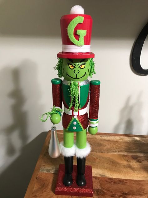 Custom Nutcracker Ideas, Elf Nutcracker Ideas, Diy Grinch Nutcracker, Nut Cracker Painting Ideas, Nutcracker Gnome Diy, Nutcracker Design Ideas, Grinch Nutcracker Diy, Nutcracker Diy How To Make, Painting Nutcracker Ideas