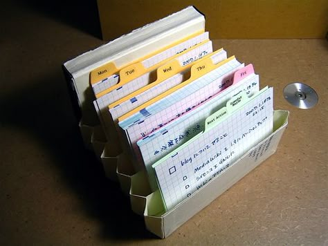 Cord Board Ideas, Flashcards Organization, Aesthetic Index Cards, Revision Cards Storage, How To Use Index Cards To Study, Index Card Organization, Index Cards Ideas Study, Index Cards Ideas, Index Card Notes