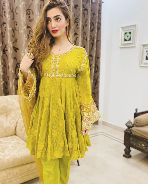 Nawal Saeed Dresses, Nawal Saeed, Welcome To My Youtube Channel, Short Frock, Pakistani Designer Clothes, Latest Blouse Designs Pattern, Fancy Suit, Womens Trendy Dresses, Kurta Neck Design