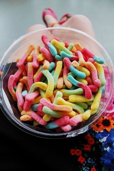 Worm Aesthetic, Sour Gummy Worms, Gummy Worm, Healthy Recipes Easy Snacks, Sleepover Food, Spice Cupcakes, Food Sweet, Pumpkin Spice Cupcakes, Healthy Snacks Easy