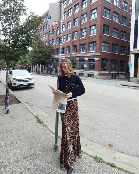 Leopard print is here to stay 👏🏻🐆 . Cardigan & skirt @commense.official code mel_12 Cheetah Midi Skirt Outfit, Cardigan Outfit Skirt, Leopard Maxi Skirt Outfit, Leopard Print Cardigan Outfit, Leopard Cardigan Outfit, Commense Official, Leopard Print Skirt Outfit, Leopard Skirt Outfit, Leopard Maxi Skirts