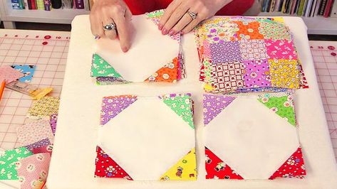 This is a very easy way to make an easy quilt that looks really complicated. I still have a lot to learn about different quilting techniques, so this is bound to impress my friends! The design might seem difficult, but it’s quite easy to stitch together because it's stitched with diagonal rows. Block Quilt Ideas, Making A Quilt, Snowball Quilts, Quilting Designs Patterns, Scrappy Quilt Patterns, Block Quilt, Quilt Block Patterns Free, Quilt Square Patterns, Quilt Sewing Patterns