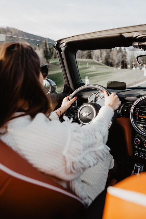 Driving Mini Cooper, Mini One Car, Car Driving Photography, Mini Cabrio Cooper, Mini Cooper Aesthetic, Girl Driving Car, Girl In The Car, Car Mini Cooper, Mini Cooper Cabrio