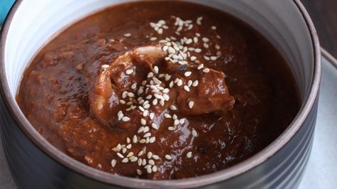 Instant Pot Chicken Mole Mole Enchiladas Recipe, Mexican Chicken Mole, Mole Chicken, Mexican Mole Sauce, Chicken Mole Recipe, Mole Recipe, Chicken Mole, Latin Recipes, Mole Sauce