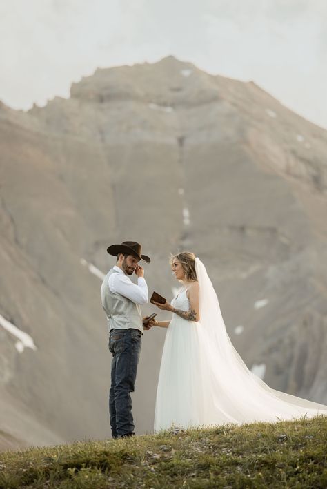 bride reading vows to groom on top of a mountain Horse Wedding Photos, Alberta Elopement, Western Wedding Decorations, Equestrian Wedding, Life Of Adventure, Horse Wedding, Mountain Adventure, Intimate Elopement, Western Wedding