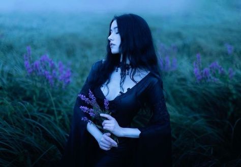 Dark Fairytale, Halloween Photo, Romantic Goth, Gothic Aesthetic, Season Of The Witch, Photoshoot Concept, Witch Aesthetic, Dark Photography, Feminine Energy