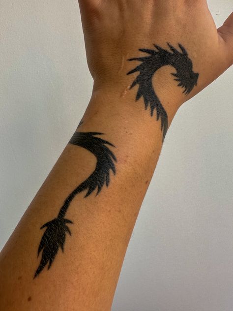 Tattoo Dragon Tattoo That Wraps Around Arm, Dragon Wrapped Around Arm Tattoo Design, Arm Wrap Dragon Tattoo, Dragon Wrapped Around Wrist Tattoo, Chinese Dragon Tattoos Wrap Around, Dragon Wrist Wrap Tattoo, Wrist Wrap Tattoo, Dragon Tattoo Wrist, Wrist Tatoo