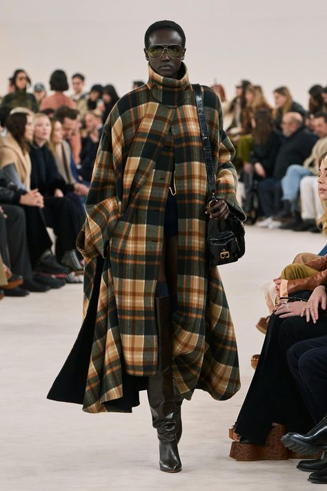 Fall/Winter 2024 Fashion Trends From the Runway Mode Ab 50, Crop Outerwear, Scarf Trends, Fall Winter Trends, Autumn Trends, Trendy Fall Outfits, Instagram Outfits, Winter Trends, Style Mistakes