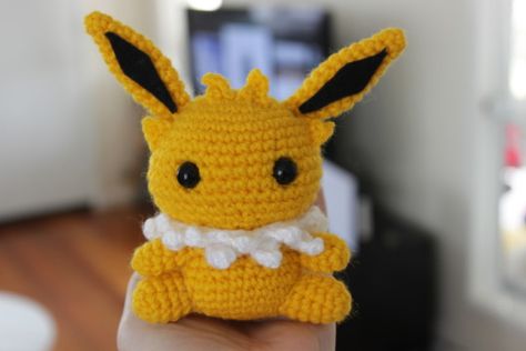 Jolteon » 53stitches » Free Amigurumi and Crochet Patterns and Tutorials Nintendo Crochet, Pokémon Crochet, Pikachu Crochet, Pokemon Crochet, Pokemon Crochet Pattern, Hook Crochet, Crochet Pokemon, Pokemon Craft, Stitches Crochet