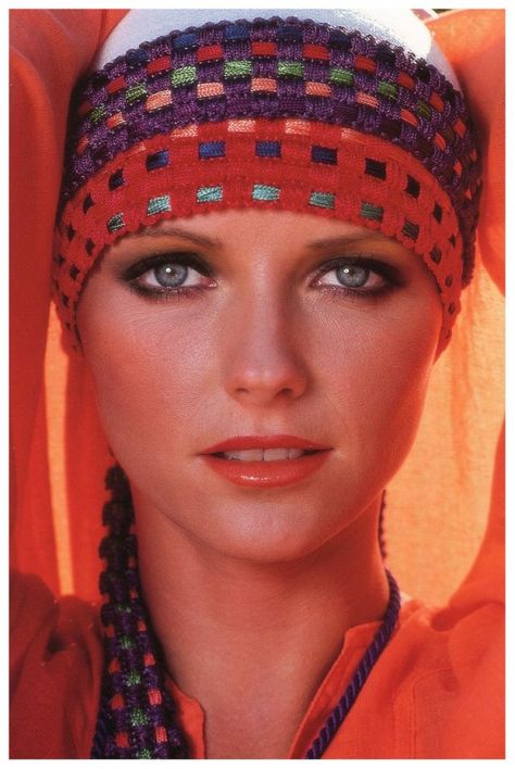 Cheryl Tiegs, photographed for Harper’s Bazaar, December 1975 Photo Rico Puhlmann Cheryl Tiegs 1970s, Cheryl Tiegs, Sports Illustrated Swimsuit, 70s Style, Vintage Beauty, 70s Fashion, Headdress, Fashion Photographer, Vintage Photos