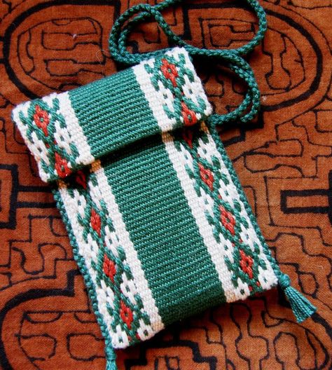 Bolsas. Tejidos Inkle Loom Patterns, Inkle Weaving Patterns, Tablet Weaving Patterns, Mochila Crochet, Band Weaving, Navajo Weaving, Inkle Weaving, Weaving Loom Projects, Card Weaving