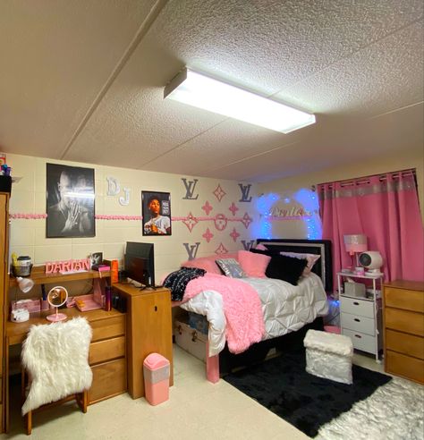 Xula Dorm Room, Pink Black Dorm Room, Pink And Black Dorm Room Aesthetic, Dorm Room Ideas Pink And Black, Black White And Pink Dorm Room, Pink White And Grey Dorm Room Ideas, Single Dorm Room Ideas Pink, Big Dorm Room Ideas, Pvamu Dorm Room Ideas