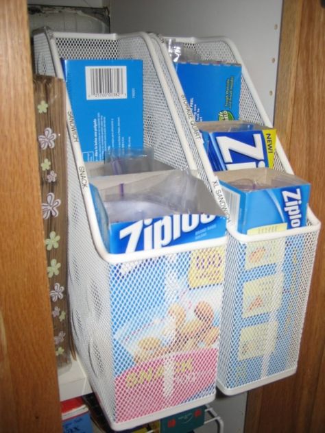 Organizing Pantyhose Storage, Ziplock Bag Organization, Ziploc Storage Organization, Ziploc Bag Storage Ideas, Ziploc Bag Storage, How To Store Ziplock Bags Storage Ideas, Ziploc Organization, Sandwich Bag Storage Ideas, Chip Bag Storage