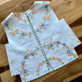 Diary of a Chain Stitcher : Tablecloth to Top Refashion Table Cloth Shirt Pattern, Vintage Tablecloth Blouse, Tablecloth Upcycle, Sewing Tops, Linens And Lace, Embroidered Linen, Vintage Tablecloths, Upcycled Fashion, Vintage Linen