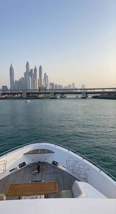 Dubai Story Instagram, Dubai Landscape, Dubai Beach, Dubai Vacation, Dubai Aesthetic, Dubai Lifestyle, Dubai Luxury, Yacht Rental, Private Yacht