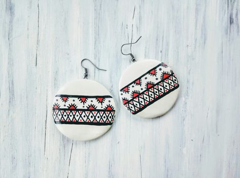 Handmade Clay Earrings Clay Earrings Diy, Cercei Din Lut Polimeric, Painted Jewellery, Bamboo Jewelry, Terracotta Jewellery Designs, Diy Jewellery Designs, Handmade Fabric Bags, Mandala Earrings, Fabric Jewellery