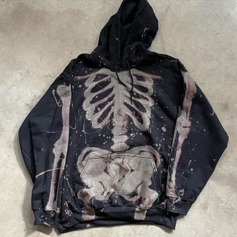 Painted Skeleton, Bleach Hoodie, Skeleton Hoodie, Casual Basics, Fairy Aesthetic, Bleach Art, Aesthetic Tumblr, Painted Clothes, Alt Fashion