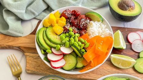 Vegan Watermelon "Tuna" Bowl Recipe Tuna Bowl Recipe, Vegan Tuna Melt, Watermelon Tuna Vegan, Marinated Watermelon, Tuna Bowl, Seaweed Snacks, Chopped Pineapple, Romaine Salad, Ahi Tuna